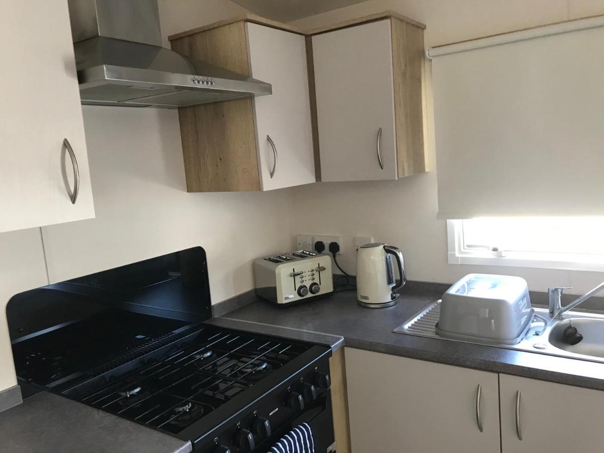 Exclusive 3 Bedroom Caravan, Sleeps 8 People At Parkdean Newquay Holiday Park, Cornwall, Uk Luaran gambar