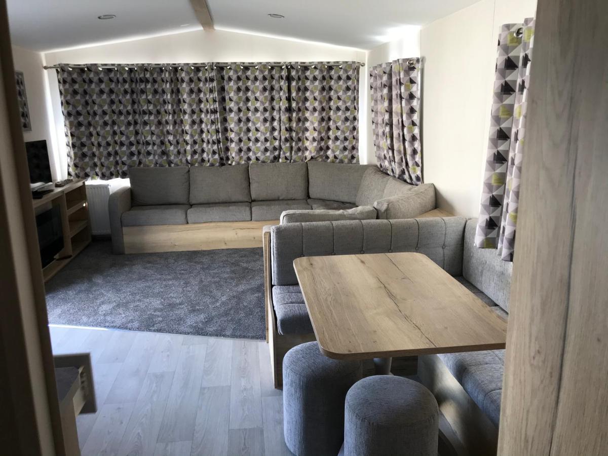 Exclusive 3 Bedroom Caravan, Sleeps 8 People At Parkdean Newquay Holiday Park, Cornwall, Uk Luaran gambar