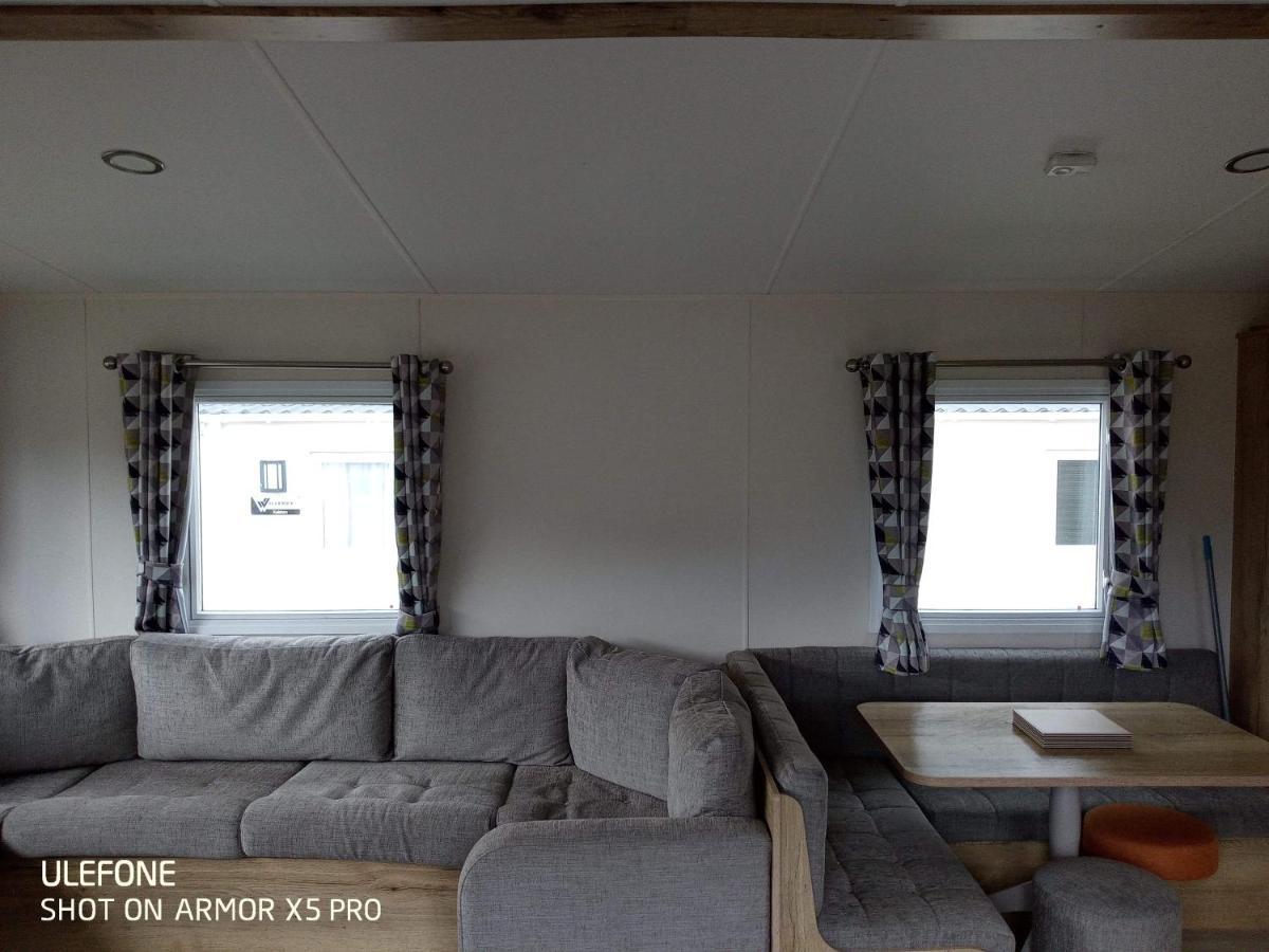 Exclusive 3 Bedroom Caravan, Sleeps 8 People At Parkdean Newquay Holiday Park, Cornwall, Uk Luaran gambar