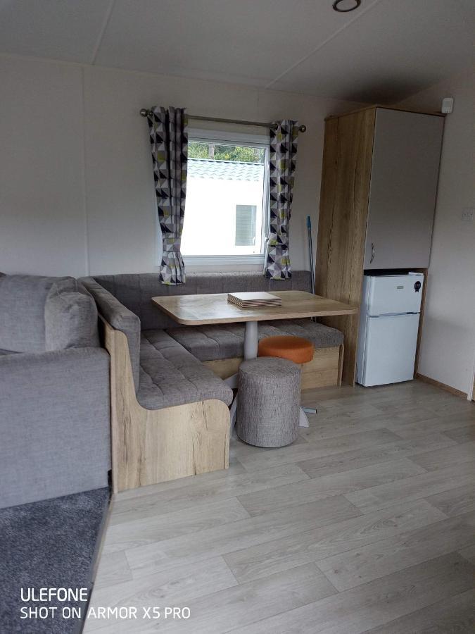 Exclusive 3 Bedroom Caravan, Sleeps 8 People At Parkdean Newquay Holiday Park, Cornwall, Uk Luaran gambar