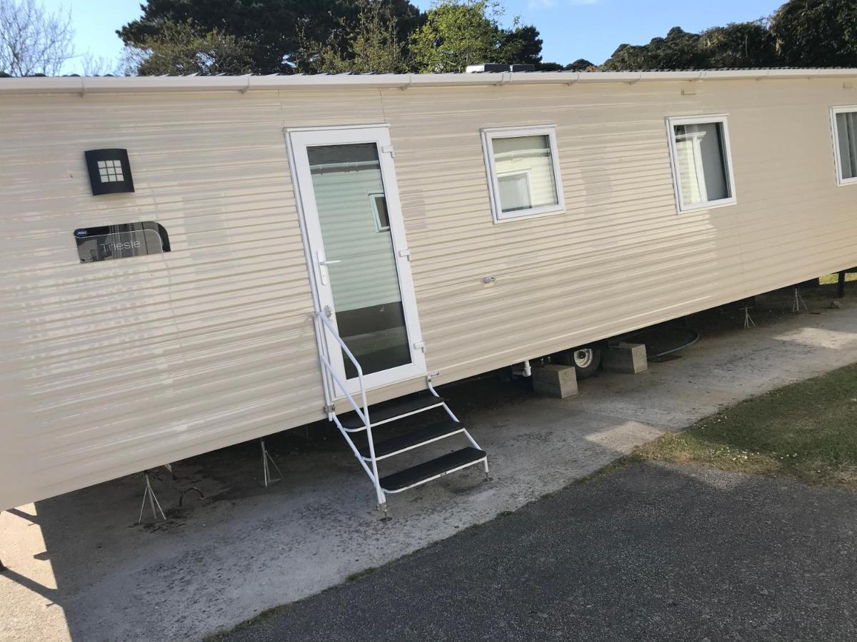 Exclusive 3 Bedroom Caravan, Sleeps 8 People At Parkdean Newquay Holiday Park, Cornwall, Uk Luaran gambar