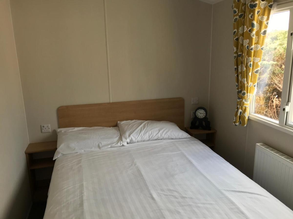 Exclusive 3 Bedroom Caravan, Sleeps 8 People At Parkdean Newquay Holiday Park, Cornwall, Uk Luaran gambar