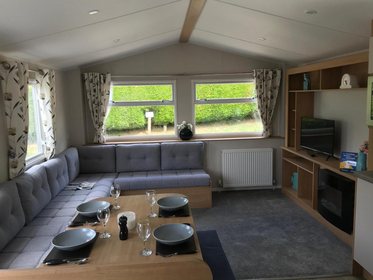 Exclusive 3 Bedroom Caravan, Sleeps 8 People At Parkdean Newquay Holiday Park, Cornwall, Uk Luaran gambar