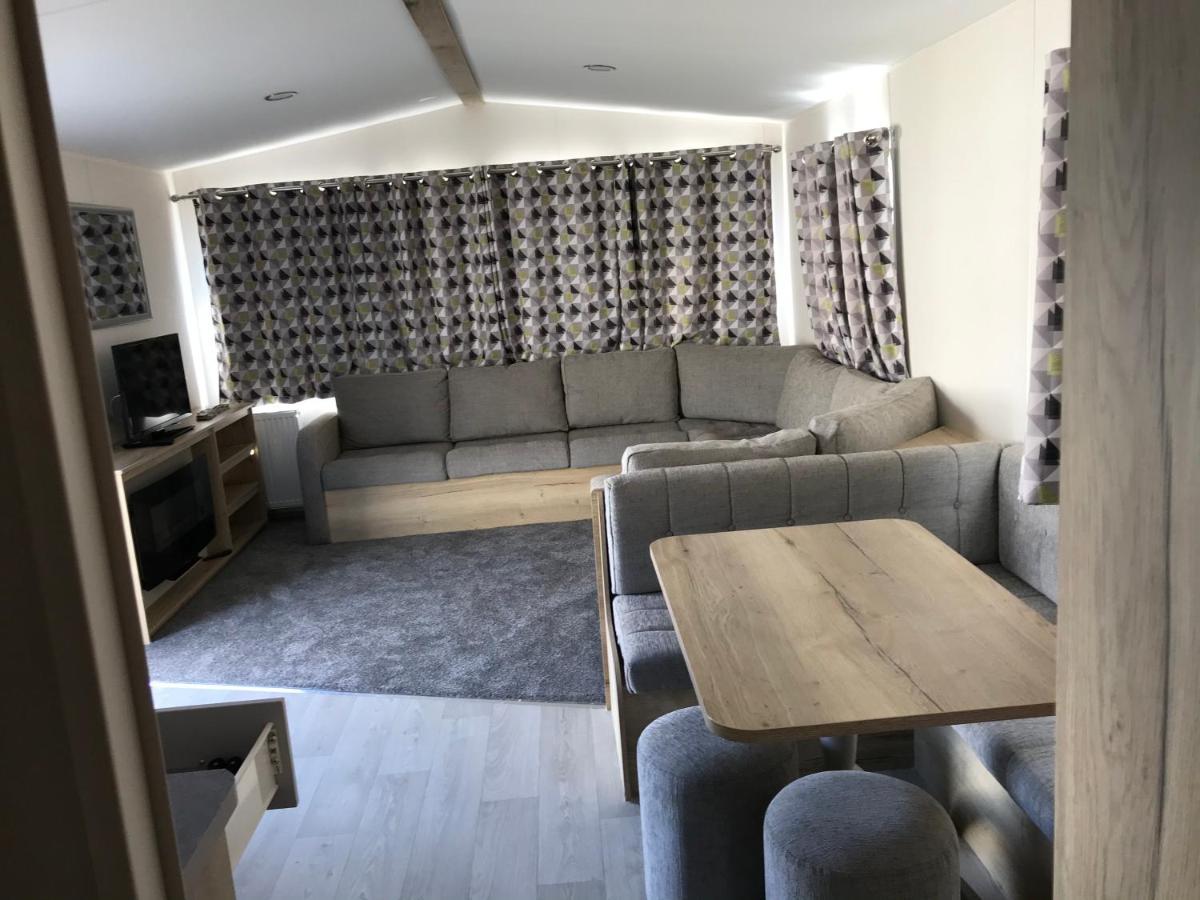 Exclusive 3 Bedroom Caravan, Sleeps 8 People At Parkdean Newquay Holiday Park, Cornwall, Uk Luaran gambar