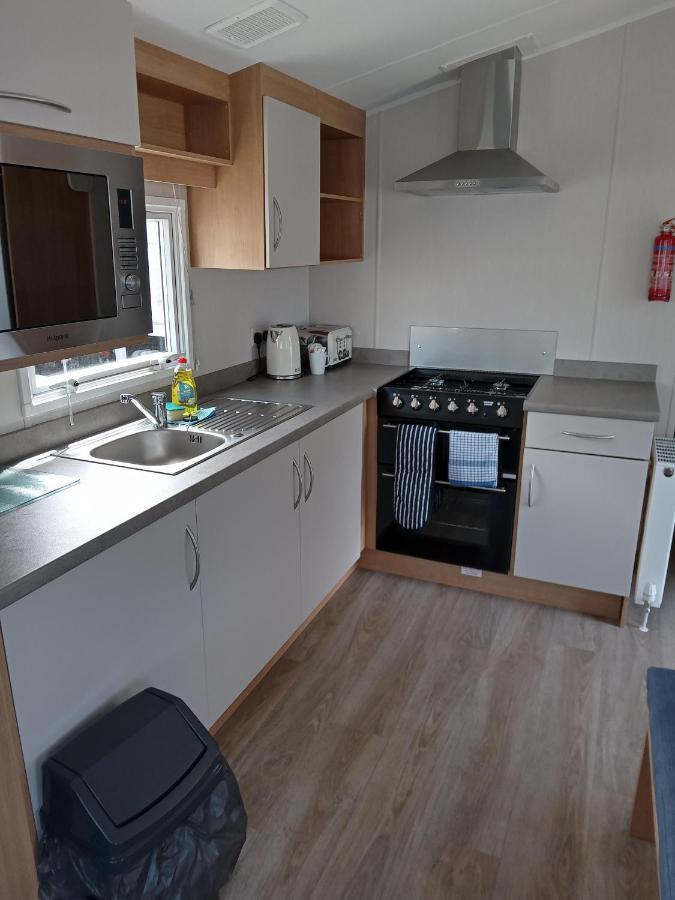 Exclusive 3 Bedroom Caravan, Sleeps 8 People At Parkdean Newquay Holiday Park, Cornwall, Uk Luaran gambar