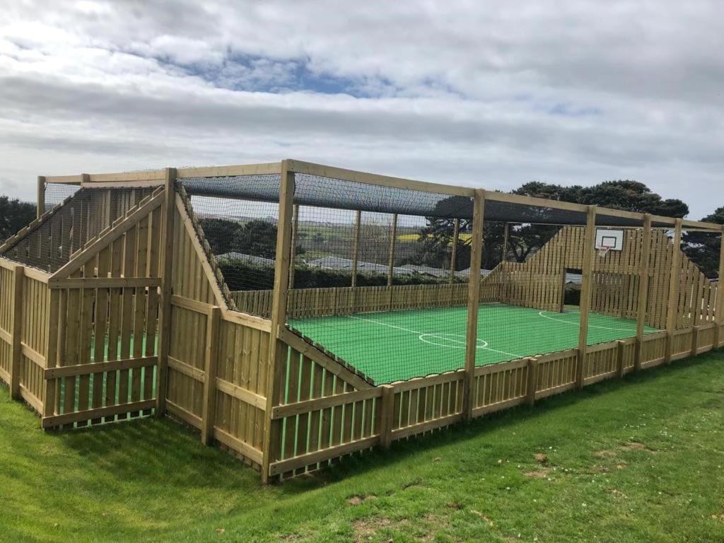 Exclusive 3 Bedroom Caravan, Sleeps 8 People At Parkdean Newquay Holiday Park, Cornwall, Uk Luaran gambar