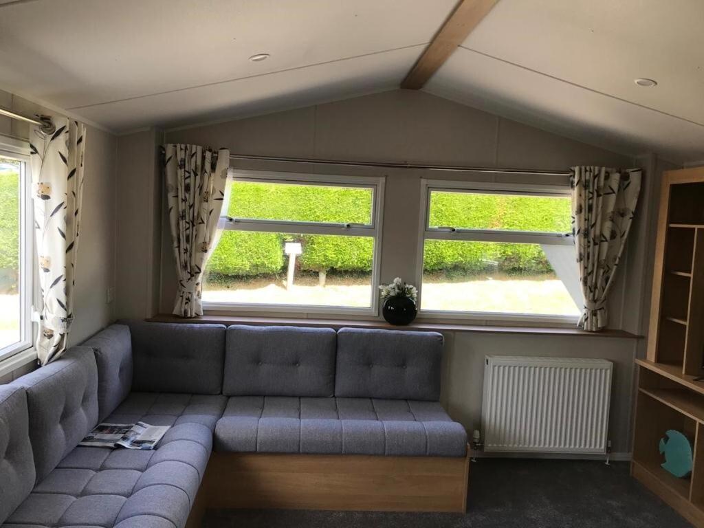 Exclusive 3 Bedroom Caravan, Sleeps 8 People At Parkdean Newquay Holiday Park, Cornwall, Uk Luaran gambar