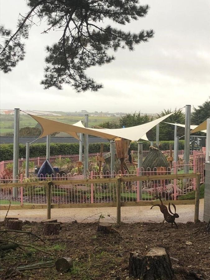 Exclusive 3 Bedroom Caravan, Sleeps 8 People At Parkdean Newquay Holiday Park, Cornwall, Uk Luaran gambar