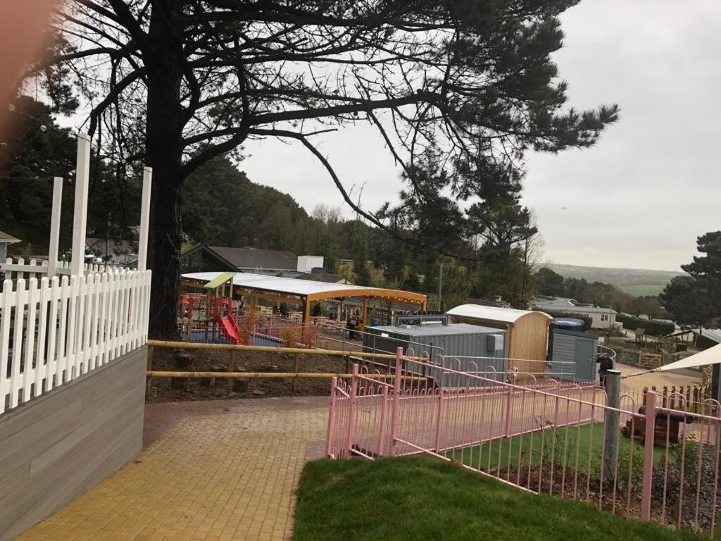 Exclusive 3 Bedroom Caravan, Sleeps 8 People At Parkdean Newquay Holiday Park, Cornwall, Uk Luaran gambar