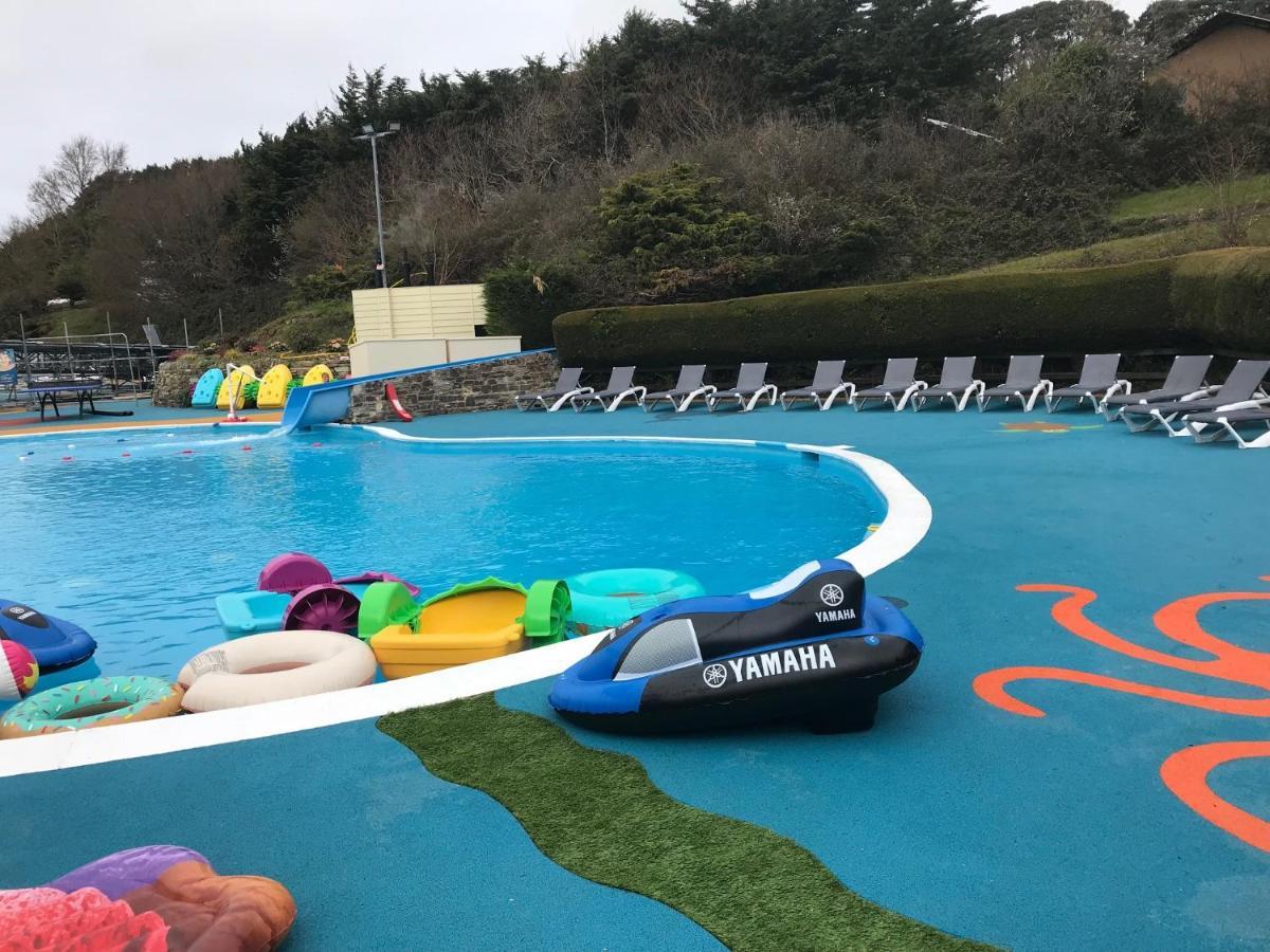 Exclusive 3 Bedroom Caravan, Sleeps 8 People At Parkdean Newquay Holiday Park, Cornwall, Uk Luaran gambar